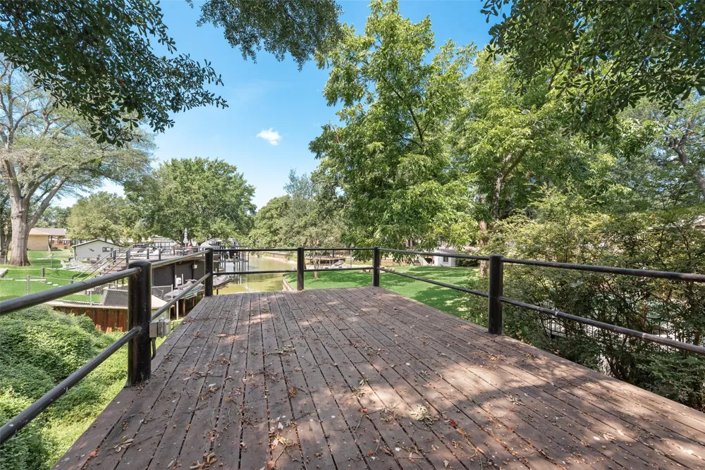110 LA Jolla Street Mabank, TX 75156