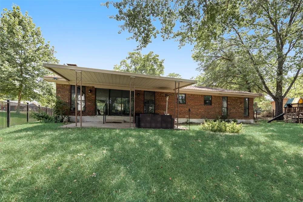 110 LA Jolla Street Mabank, TX 75156