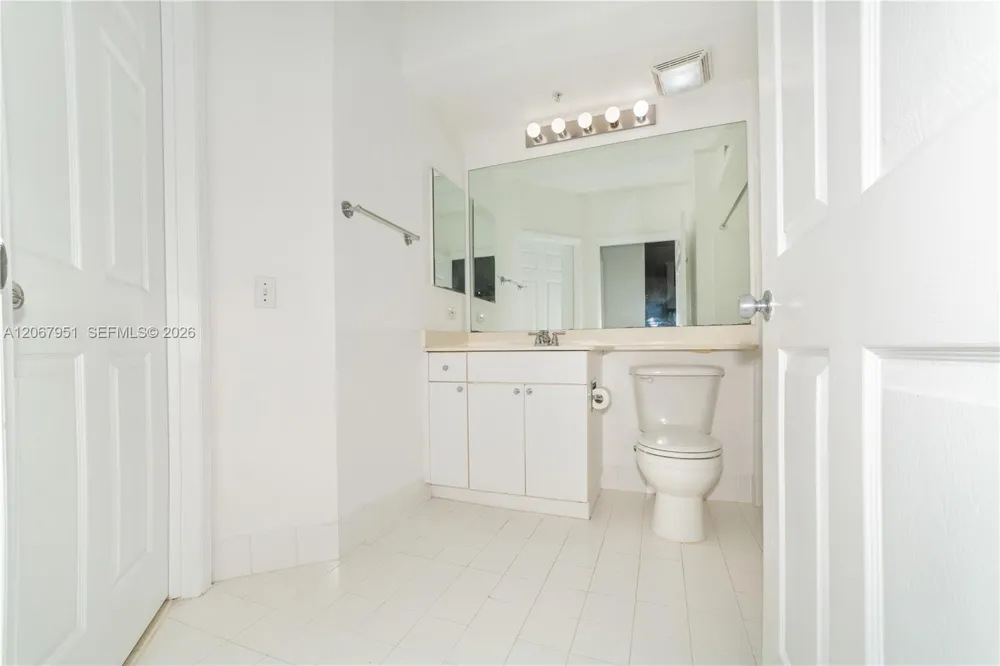 17150 Bay Rd #2512 Sunny Isles Beach, FL 33160