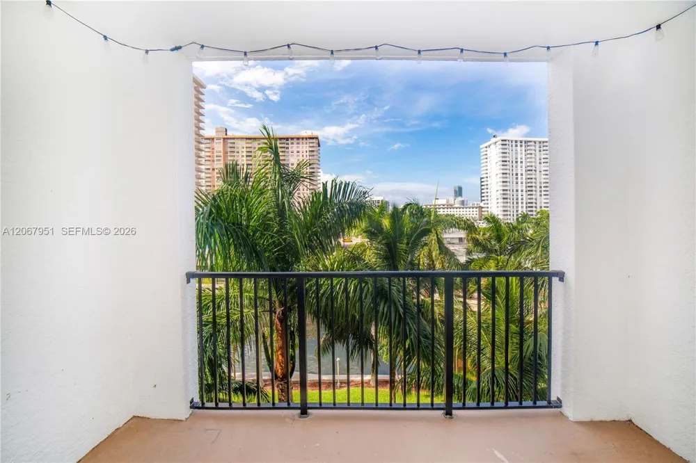 17150 Bay Rd #2512 Sunny Isles Beach, FL 33160