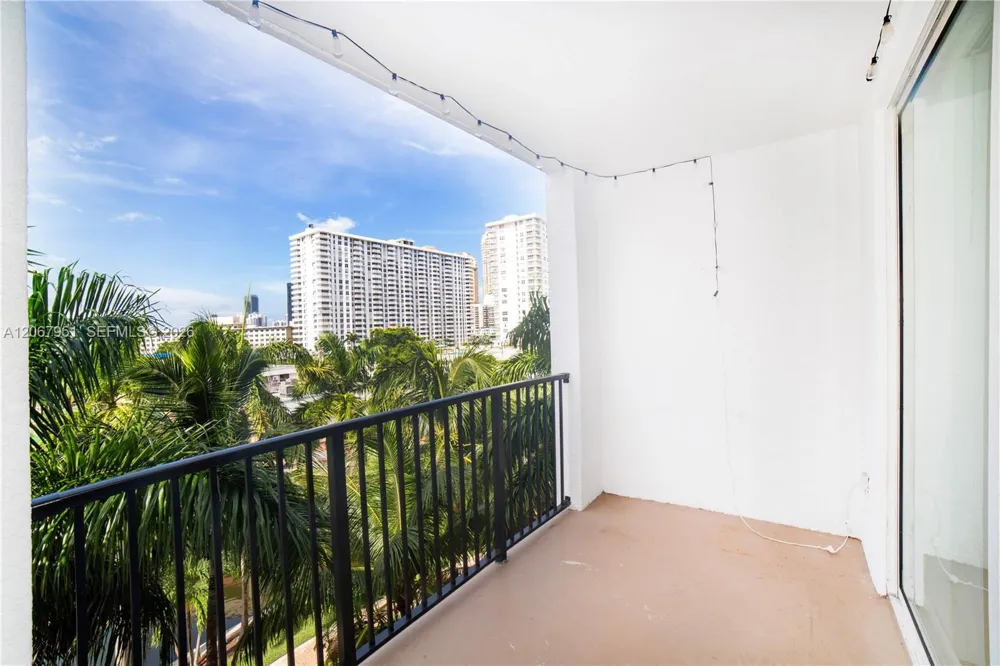 17150 Bay Rd #2512 Sunny Isles Beach, FL 33160
