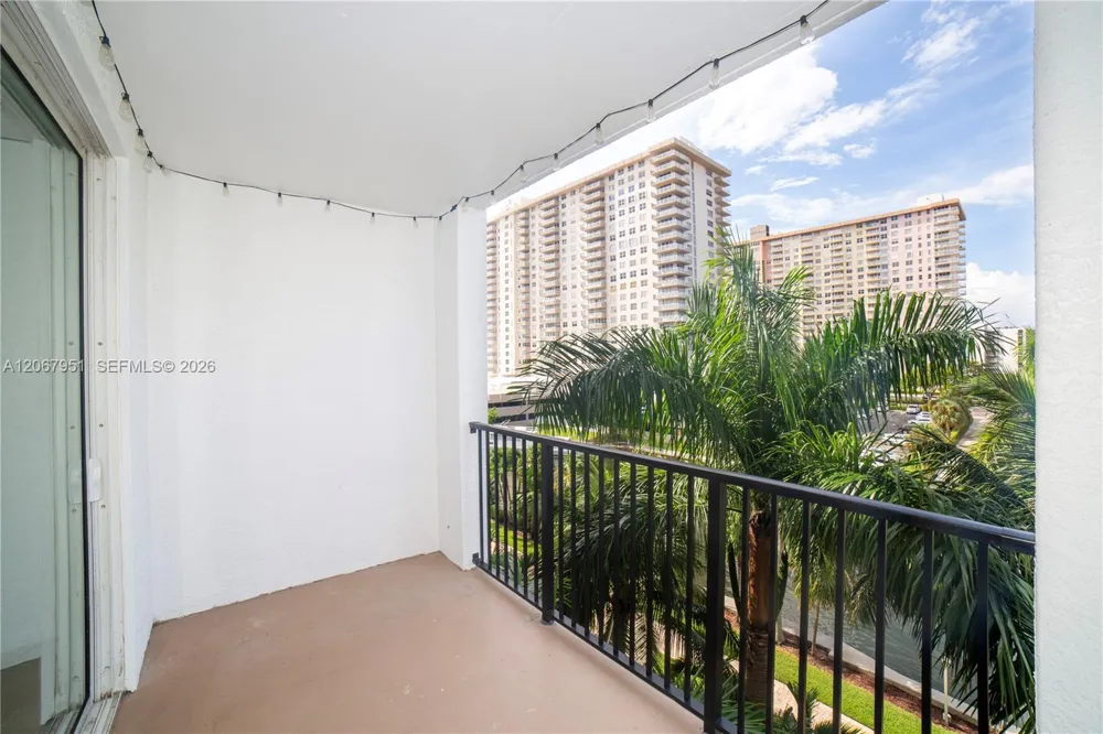 17150 Bay Rd #2512 Sunny Isles Beach, FL 33160