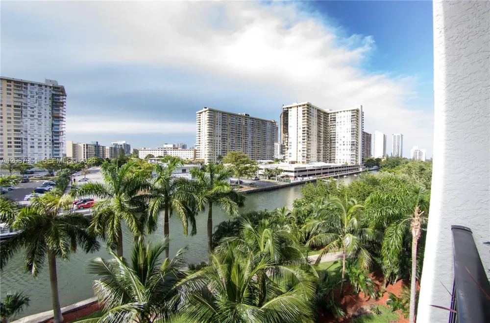 17150 Bay Rd #2512 Sunny Isles Beach, FL 33160