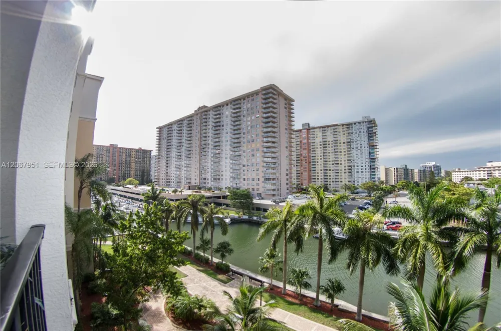 17150 Bay Rd #2512 Sunny Isles Beach, FL 33160