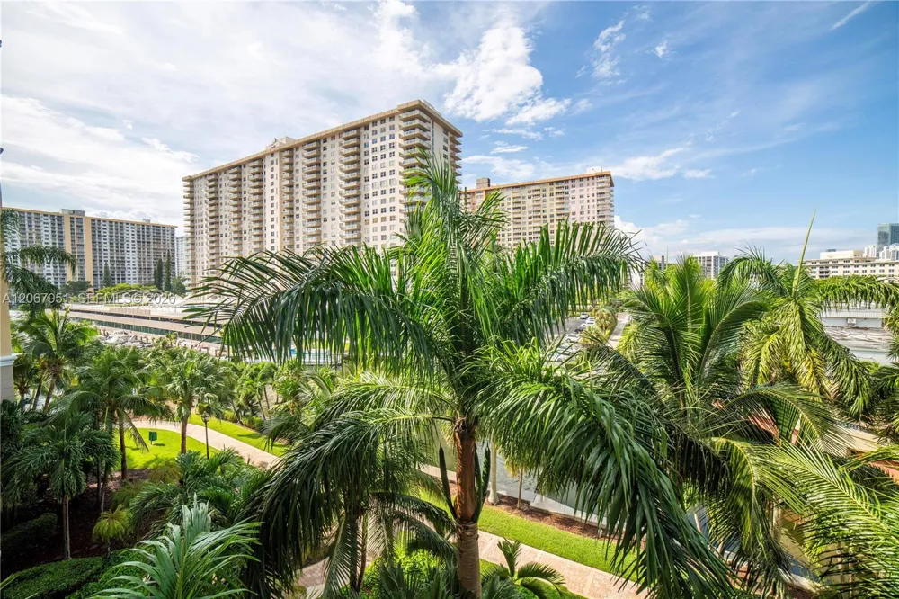 17150 Bay Rd #2512 Sunny Isles Beach, FL 33160