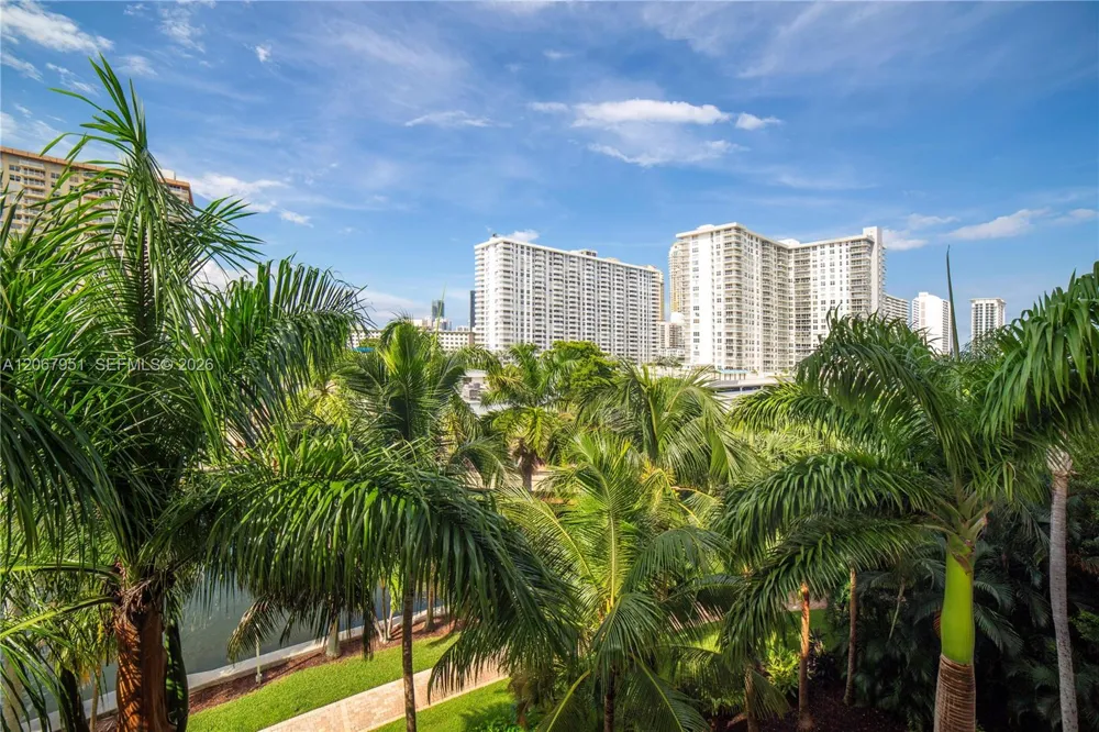 17150 Bay Rd #2512 Sunny Isles Beach, FL 33160