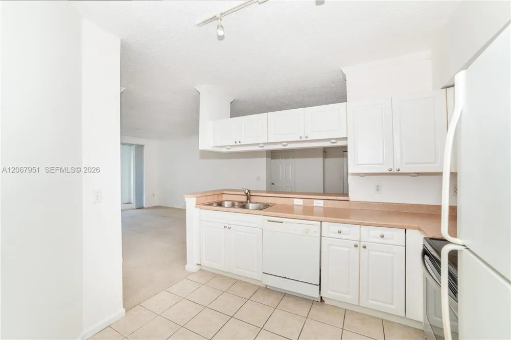 17150 Bay Rd #2512 Sunny Isles Beach, FL 33160