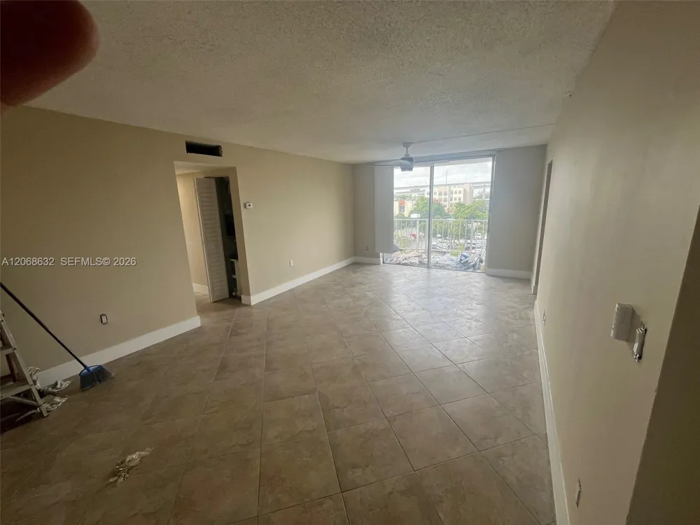498 NW 165th St #D-501 Miami, FL 33169