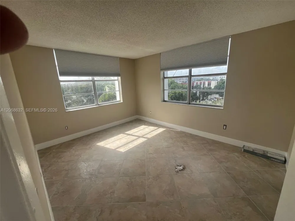 498 NW 165th St #D-501 Miami, FL 33169