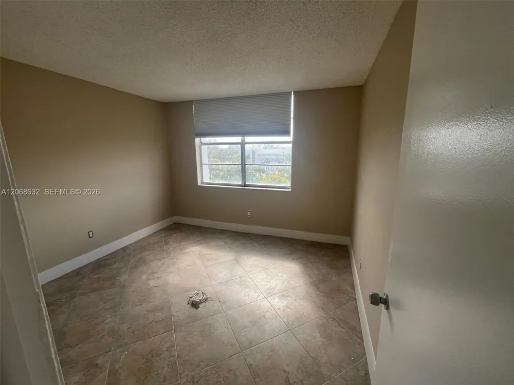 498 NW 165th St #D-501 Miami, FL 33169