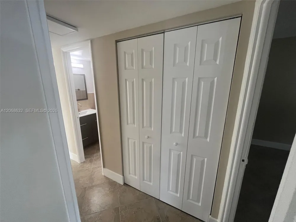 498 NW 165th St #D-501 Miami, FL 33169