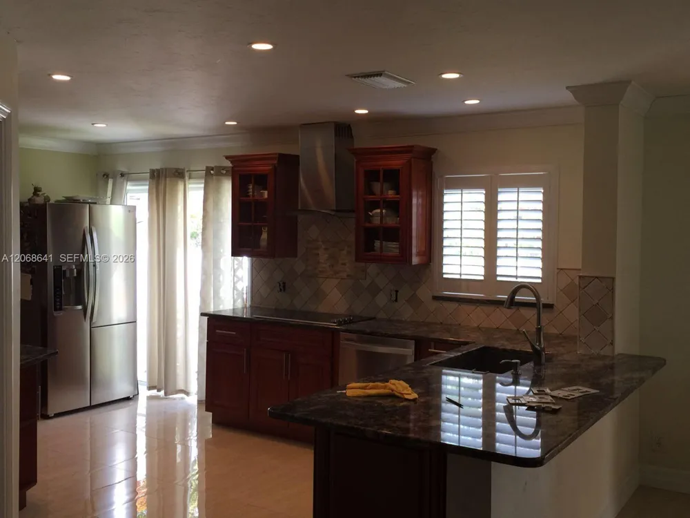 9888 NW 2nd St Plantation, FL 33324