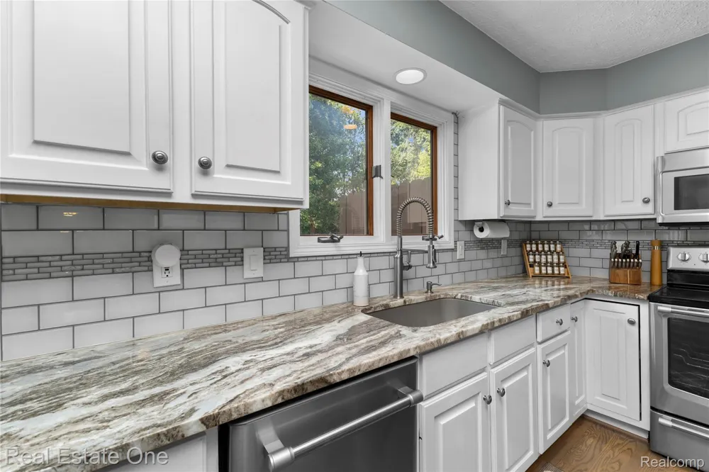 6626 Ridgeview Drive #31 Independence Charter Township, MI 48346