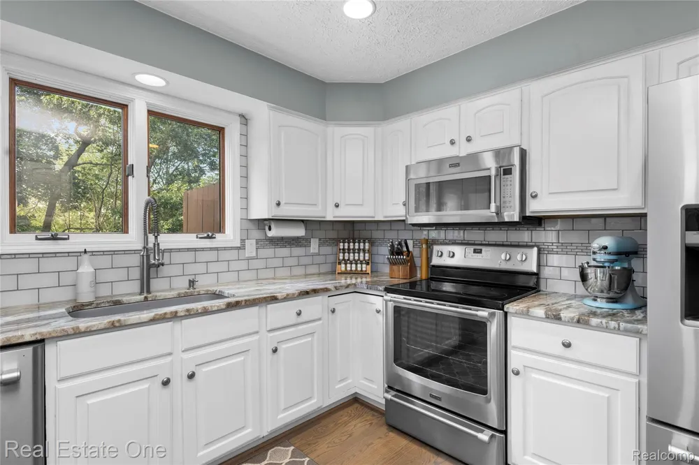 6626 Ridgeview Drive #31 Independence Charter Township, MI 48346