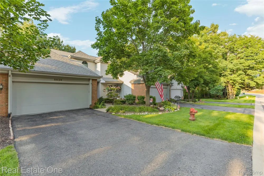 6626 Ridgeview Drive #31 Independence Charter Township, MI 48346