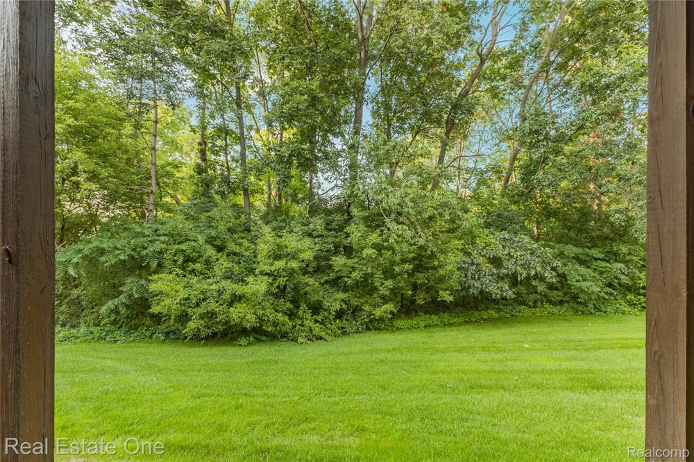 6626 Ridgeview Drive #31 Independence Charter Township, MI 48346
