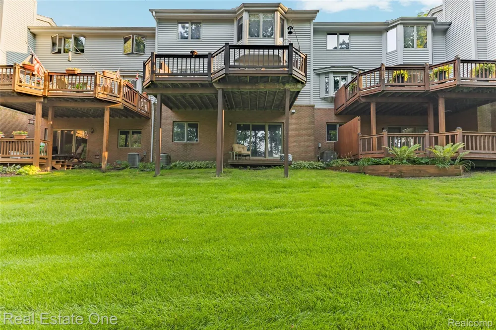 6626 Ridgeview Drive #31 Independence Charter Township, MI 48346