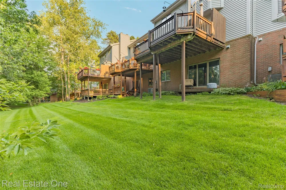 6626 Ridgeview Drive #31 Independence Charter Township, MI 48346
