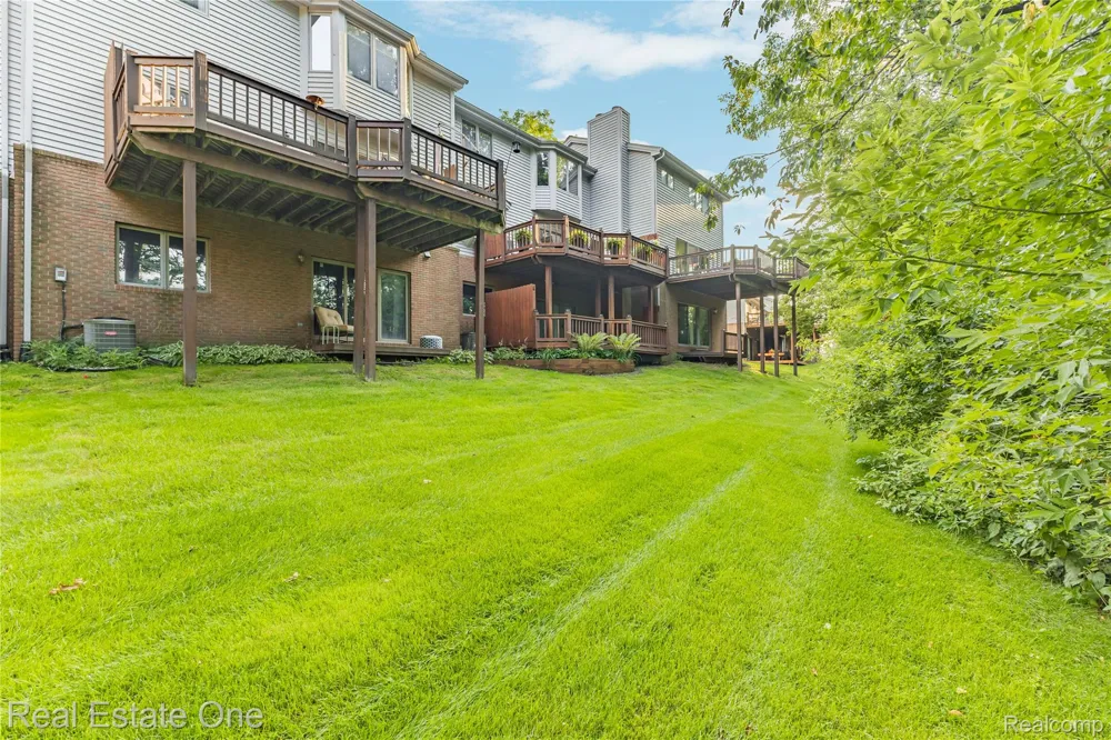 6626 Ridgeview Drive #31 Independence Charter Township, MI 48346