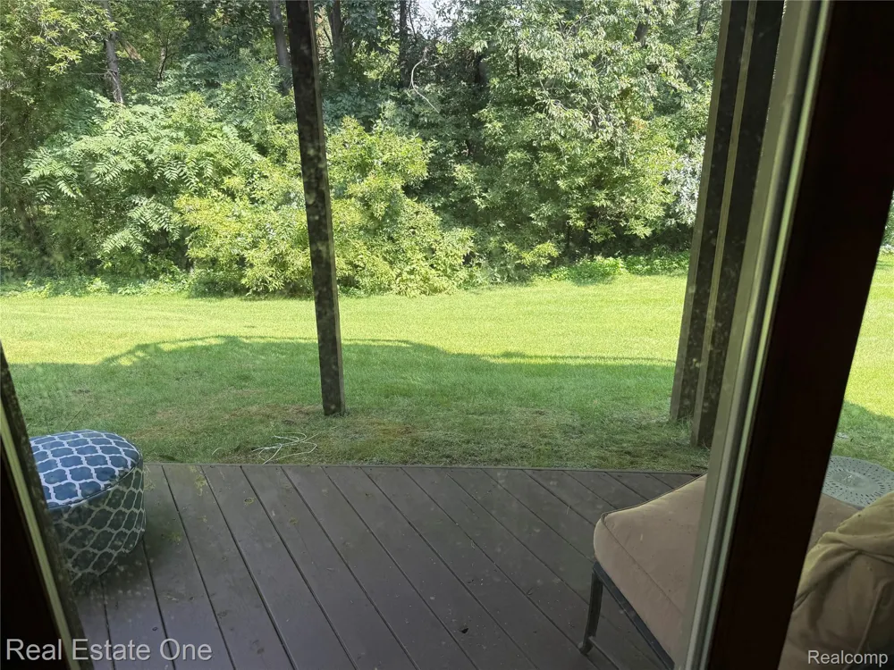 6626 Ridgeview Drive #31 Independence Charter Township, MI 48346