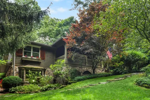 72 Moonlight Lane