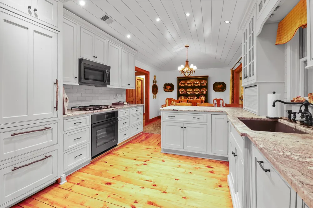 72 Moonlight Lane Highlands, NC 28741