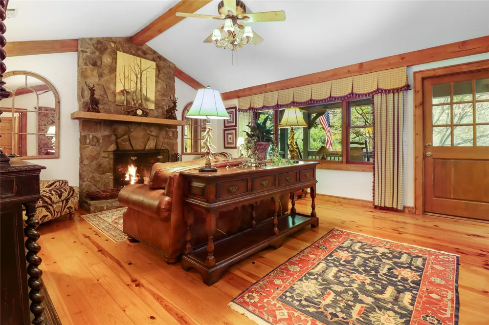 72 Moonlight Lane Highlands, NC 28741