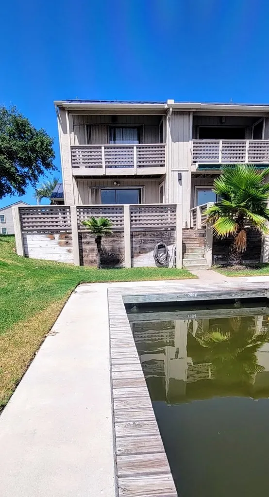 2004 Bayhouse Drive #2004 Rockport, TX 78382