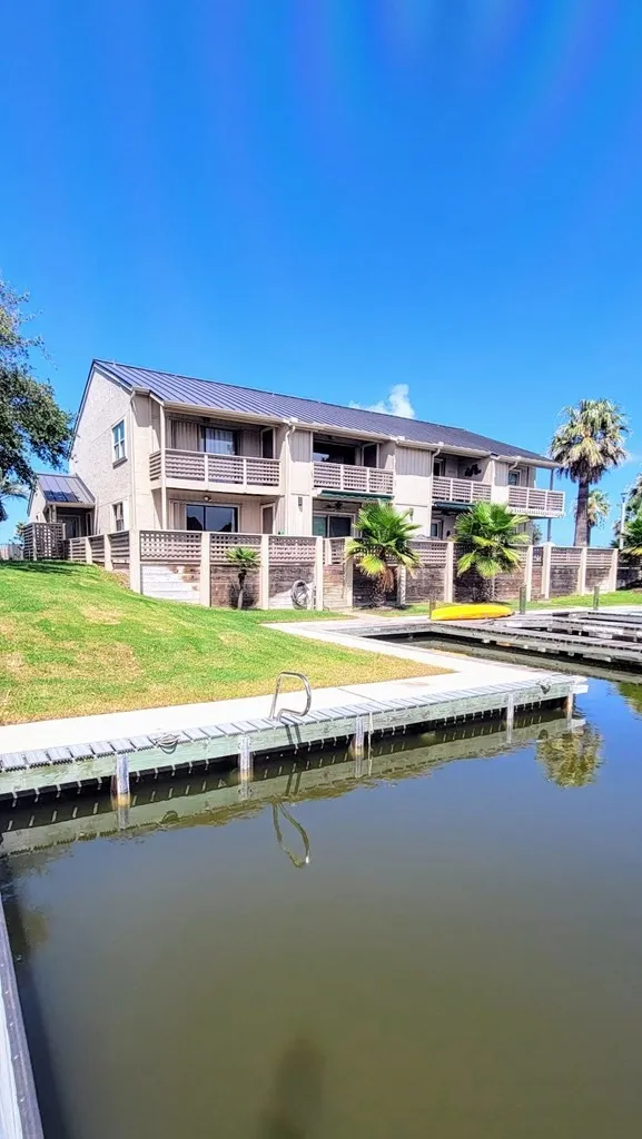 2004 Bayhouse Drive #2004 Rockport, TX 78382
