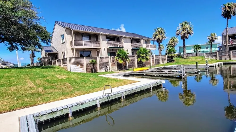 2004 Bayhouse Drive #2004 Rockport, TX 78382