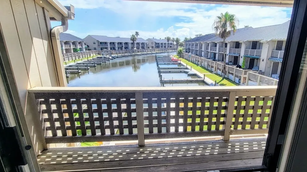 2004 Bayhouse Drive #2004 Rockport, TX 78382