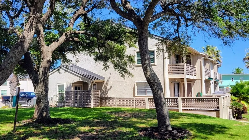 2004 Bayhouse Drive #2004 Rockport, TX 78382