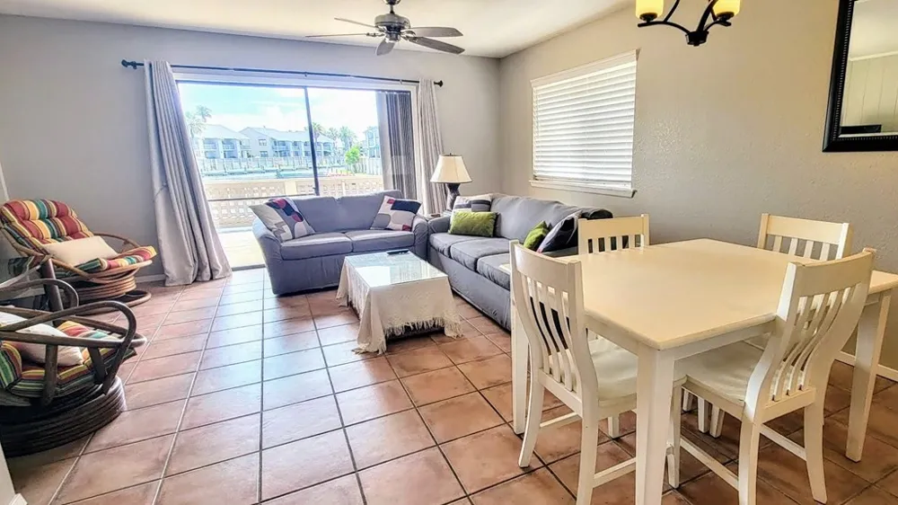 2004 Bayhouse Drive #2004 Rockport, TX 78382