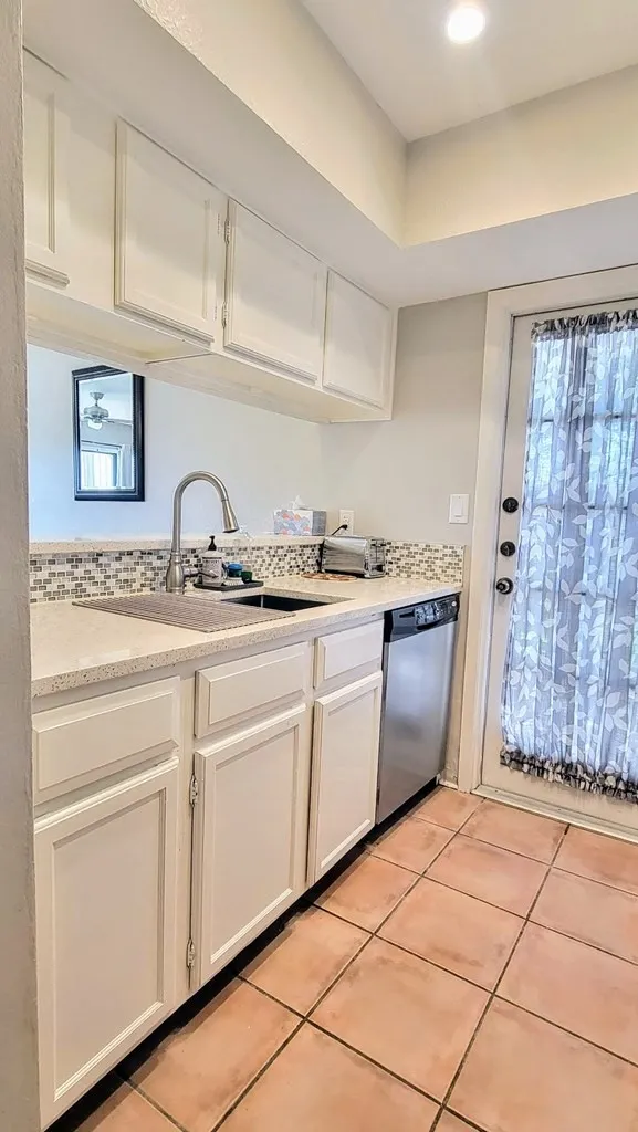 2004 Bayhouse Drive #2004 Rockport, TX 78382