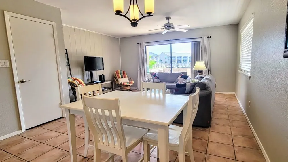 2004 Bayhouse Drive #2004 Rockport, TX 78382