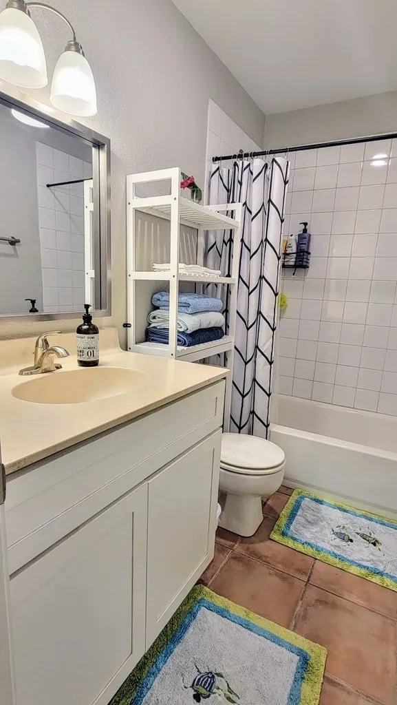 2004 Bayhouse Drive #2004 Rockport, TX 78382
