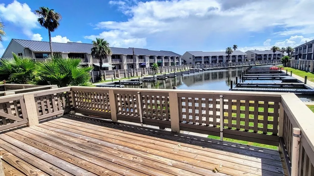 2004 Bayhouse Drive #2004 Rockport, TX 78382