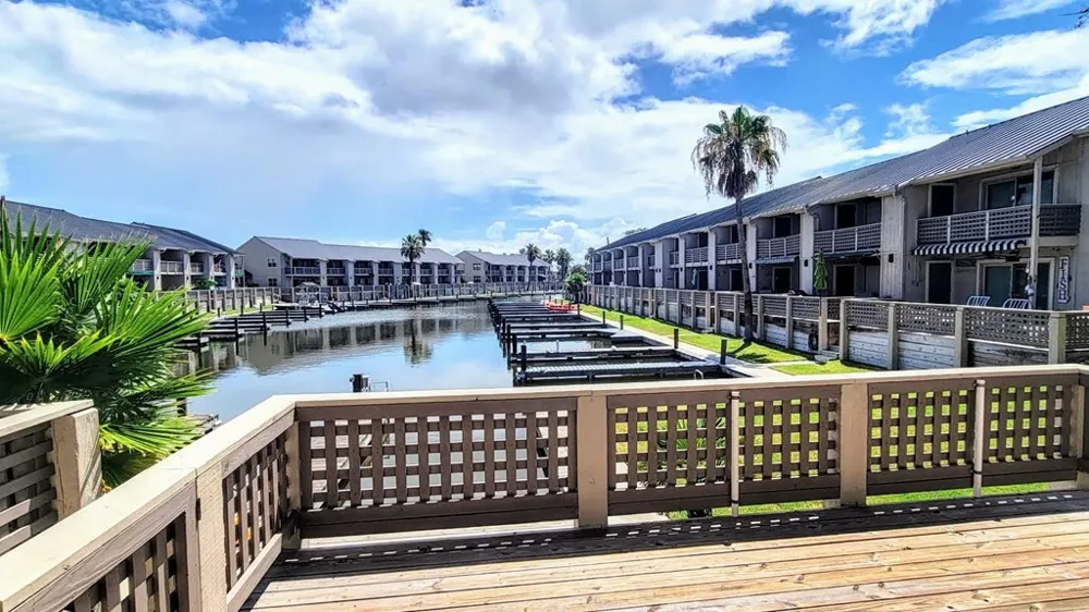 2004 Bayhouse Drive #2004 Rockport, TX 78382