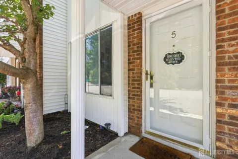 5 Nicholas Court
