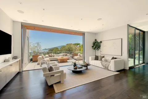 4755 Paradise Drive