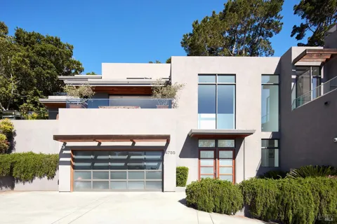 4755 Paradise Drive