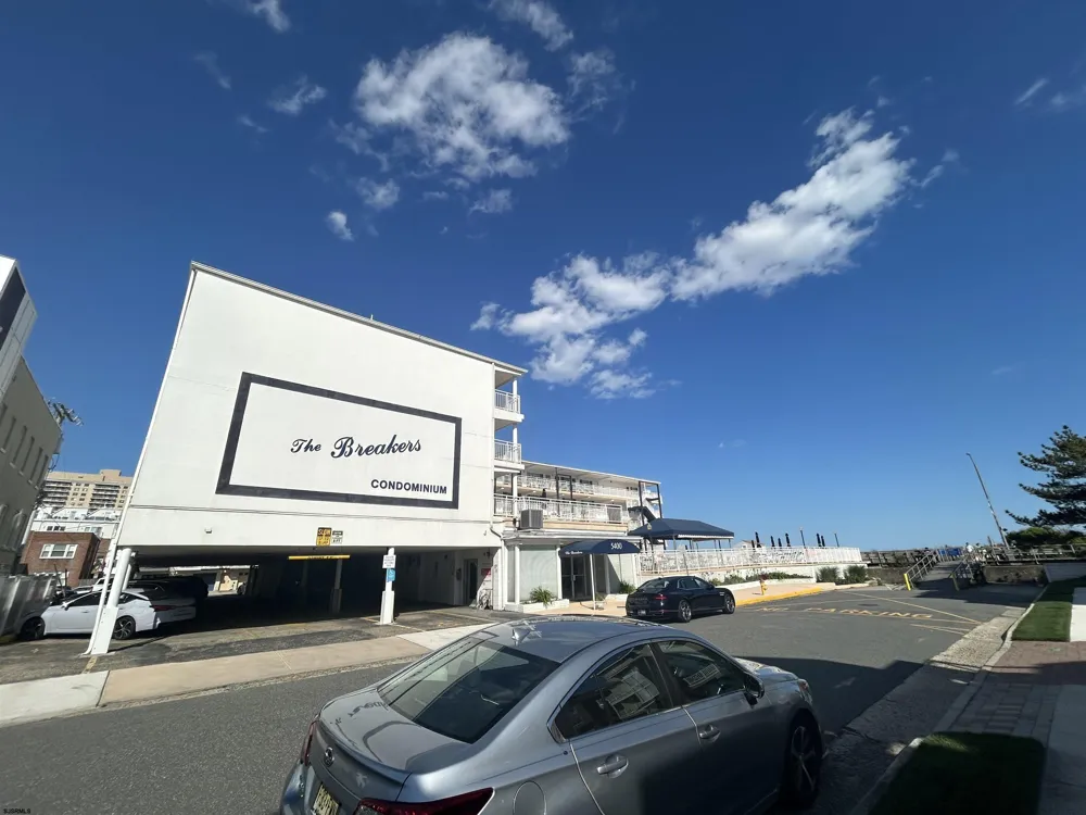 111 S Surrey Ventnor, NJ 08406