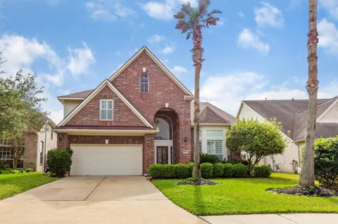 10026 Lakeside Gables