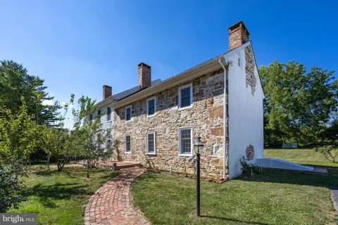 609 W LINCOLN HIGHWAY