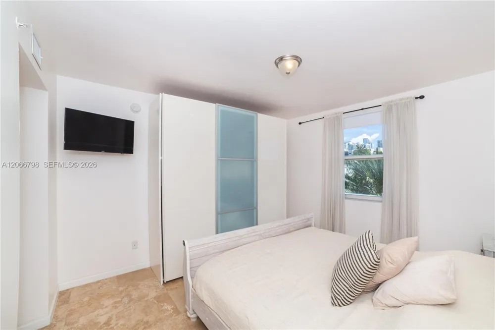 17100 Bay Rd #1501 Sunny Isles Beach, FL 33160