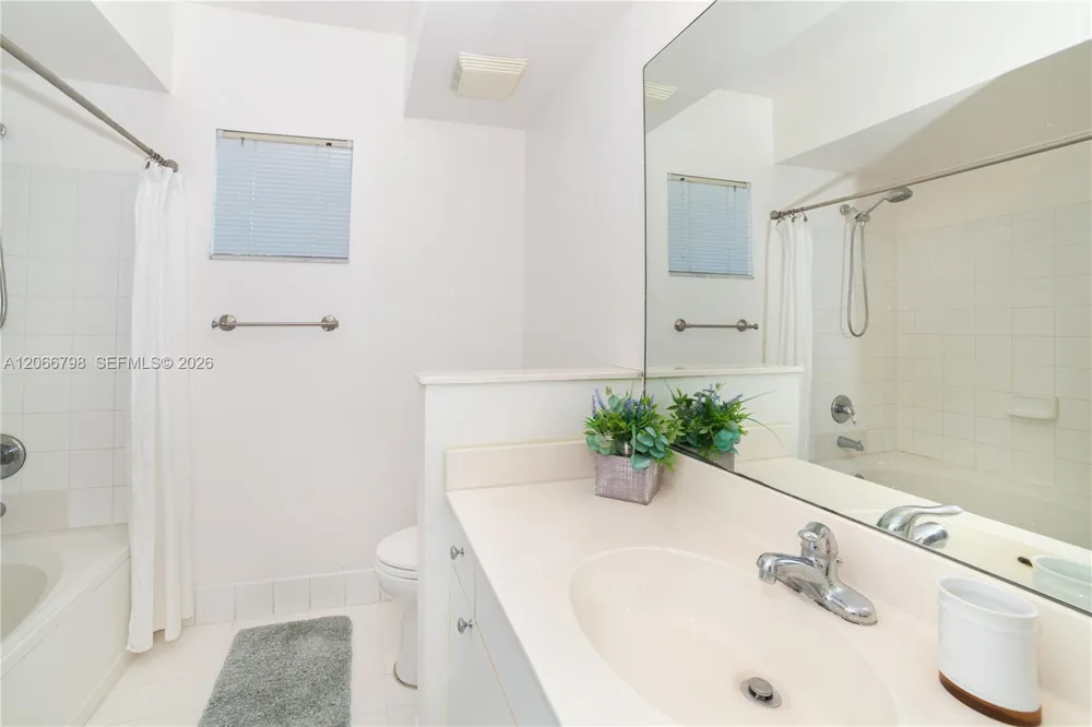 17100 Bay Rd #1501 Sunny Isles Beach, FL 33160
