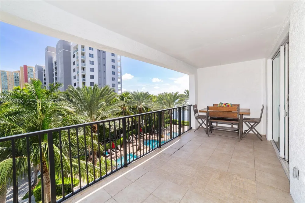 17100 Bay Rd #1501 Sunny Isles Beach, FL 33160