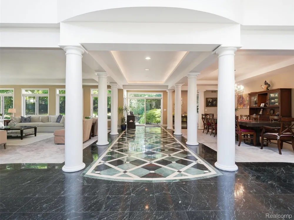 3104 Quarton Road Bloomfield Charter Township, MI 48304