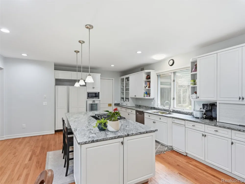 3104 Quarton Road Bloomfield Charter Township, MI 48304