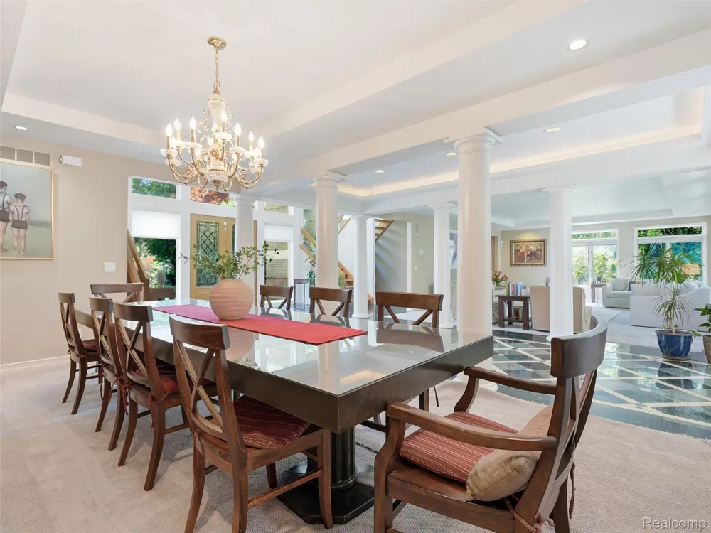 3104 Quarton Road Bloomfield Charter Township, MI 48304